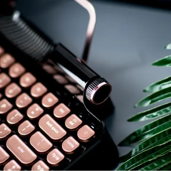 KnewKey BlackPink Bluetooth Keyboard - Picture 5 of 7